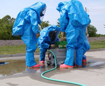 An EPA worker using a industrial hazmat vacuum to decontaminate Budgewoi Lake